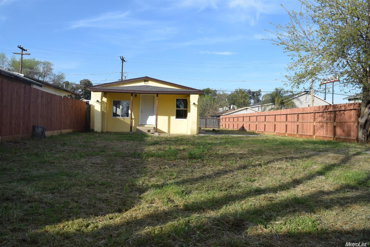 351 W 12th St, Merced, CA 95341 photo 2