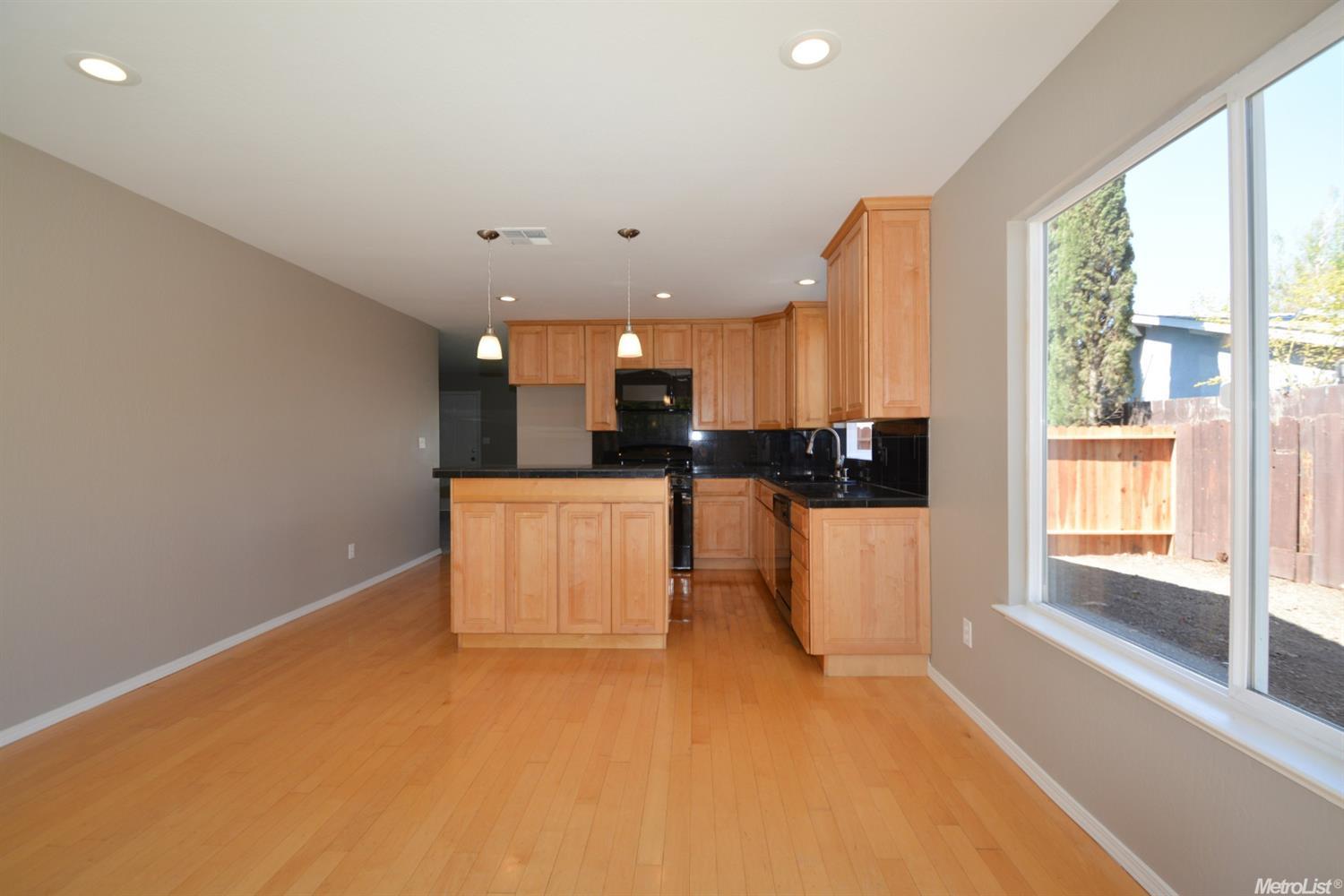 2040 Chester Dr, Tracy, CA 95376 photo 9