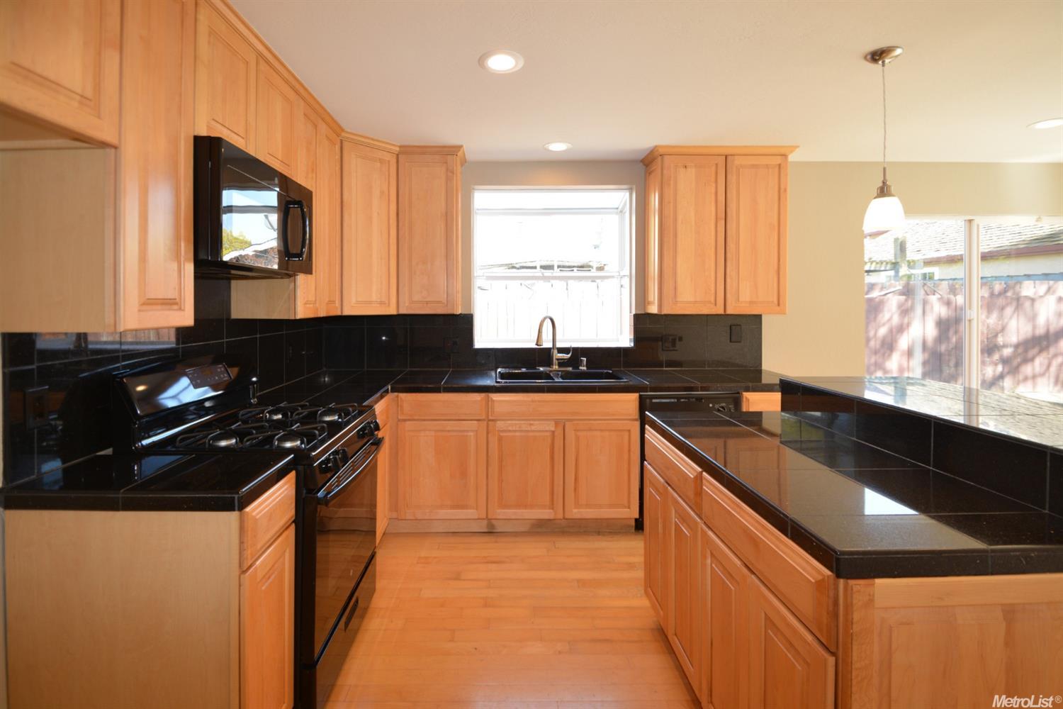 2040 Chester Dr, Tracy, CA 95376 photo 11
