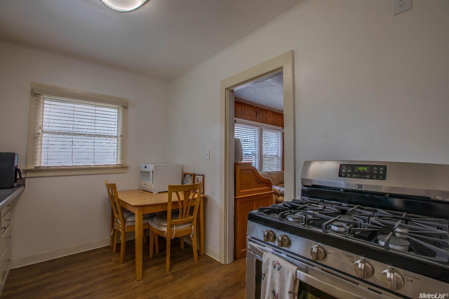 135 W Lowell Ave, Tracy, CA 95376 photo 4