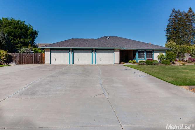 555 Foxfire Dr, Manteca, CA 95337 photo 2