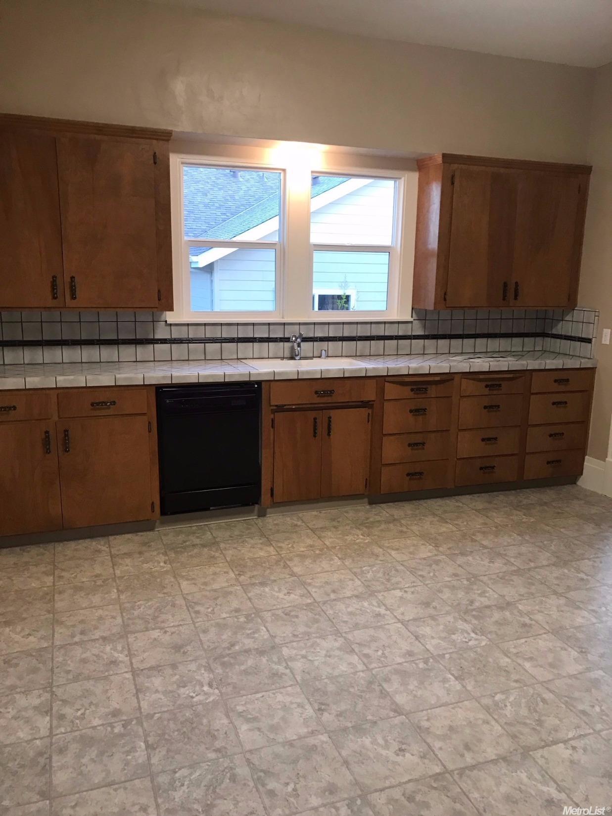 809 S School St, Lodi, CA 95240 photo 5