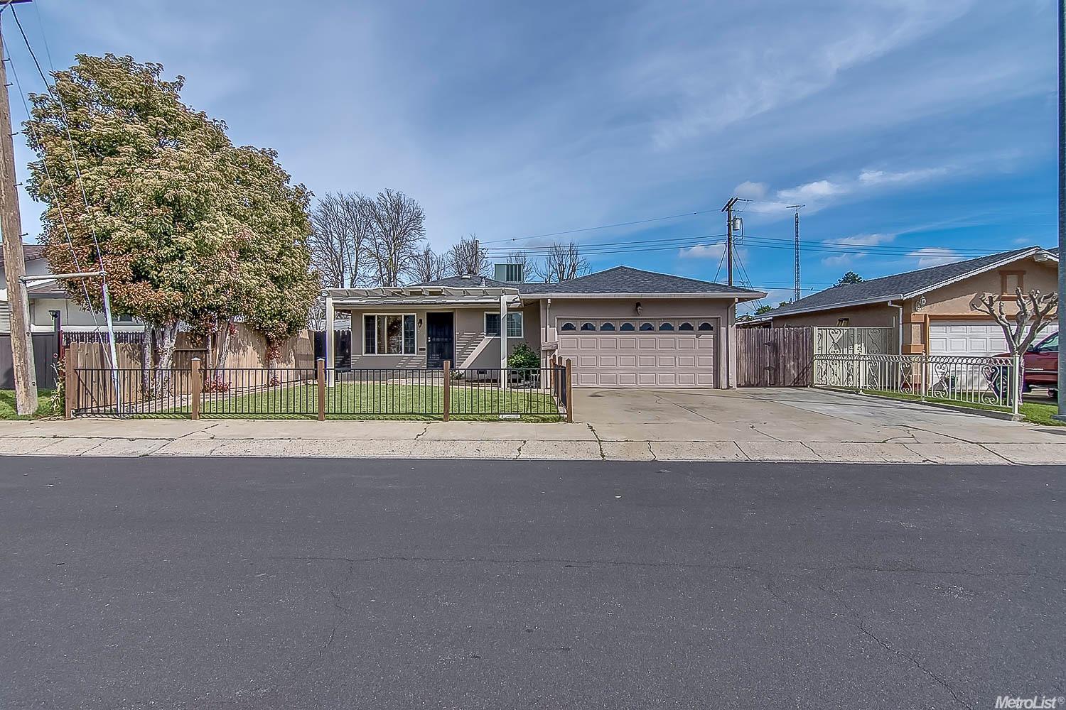 331 Olive Ct, Lodi, CA 95240 photo 2