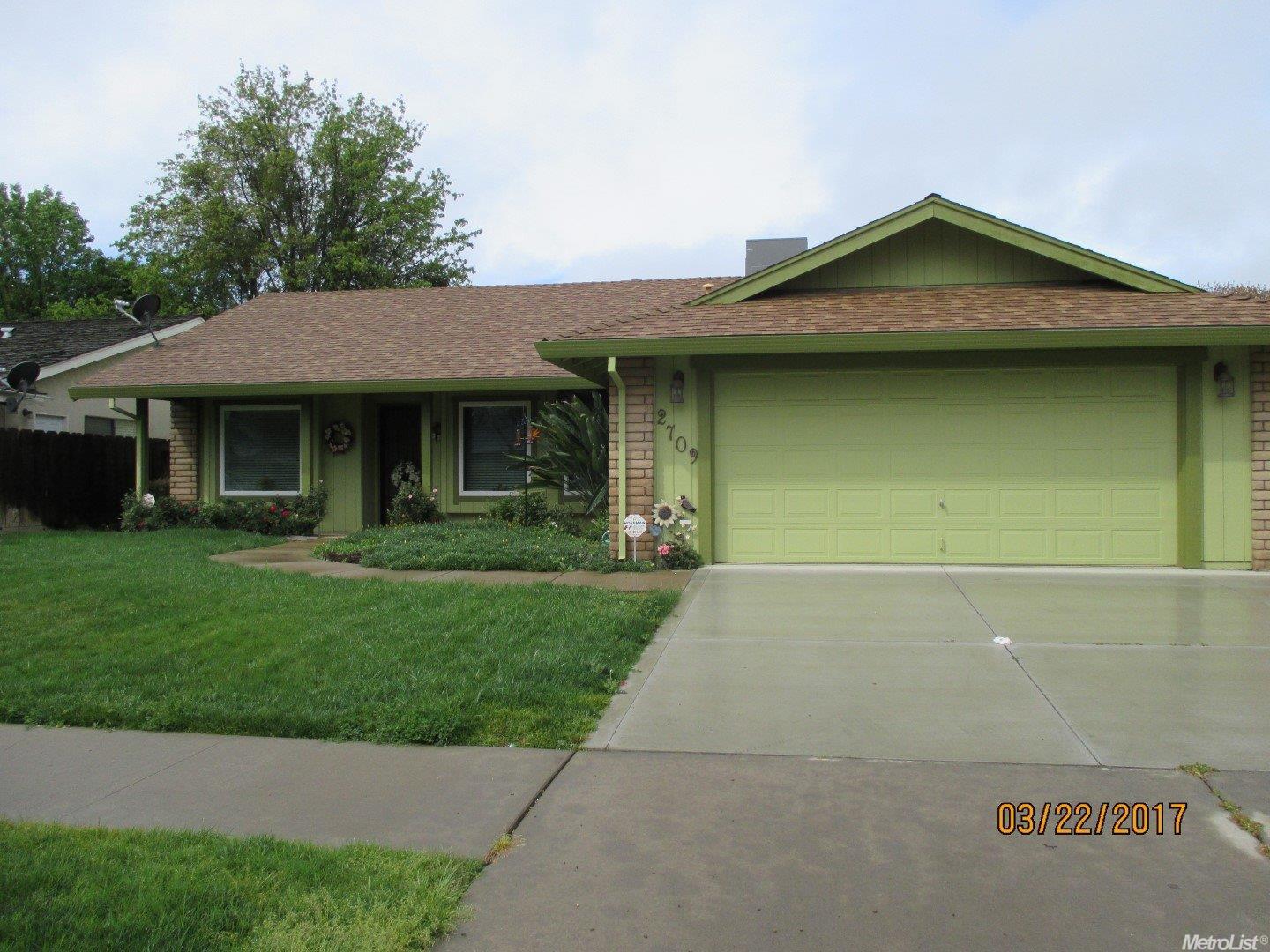 2709 Lexington, Merced, CA 95340 photo 1