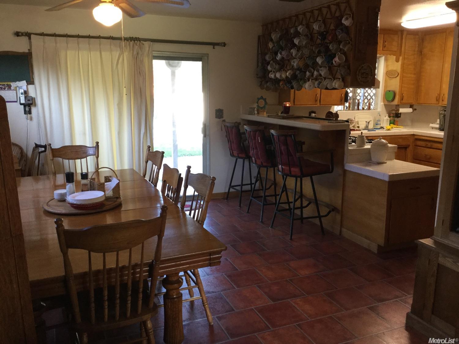 140 Sycamore Ave, Gustine, CA 95322 photo 3
