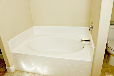 107 Pyramid Ct, Merced, CA 95341 photo 9