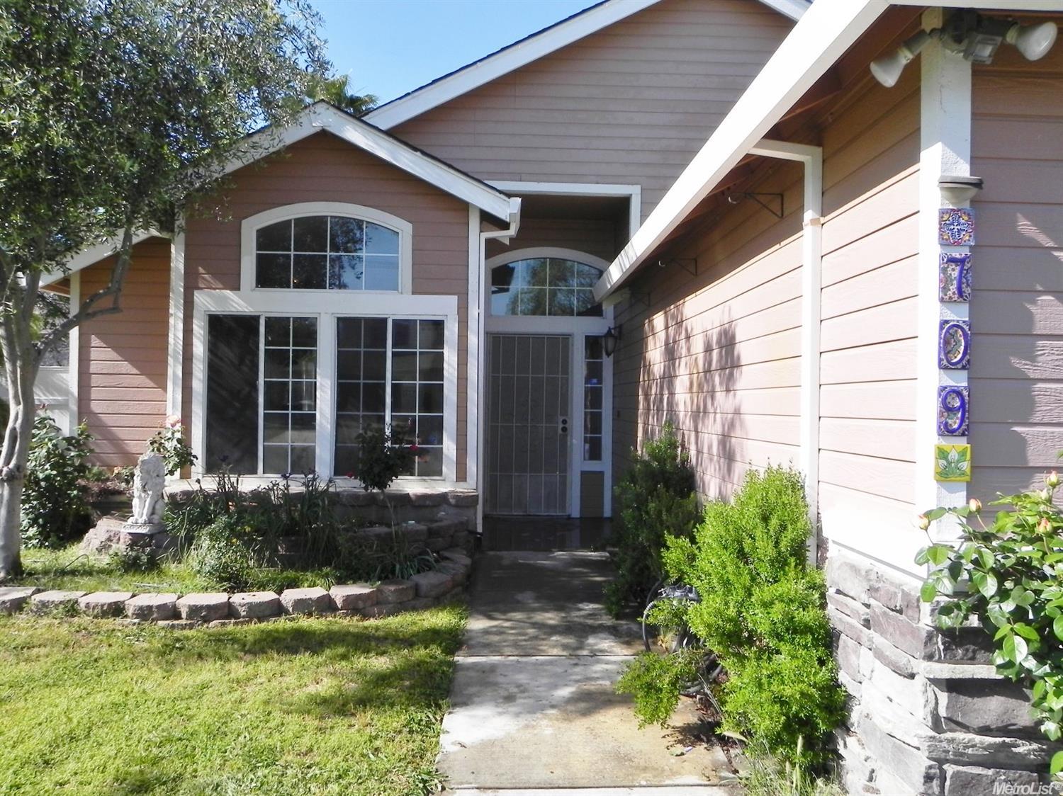 709 Fall River Dr, Modesto, CA 95351 photo 2