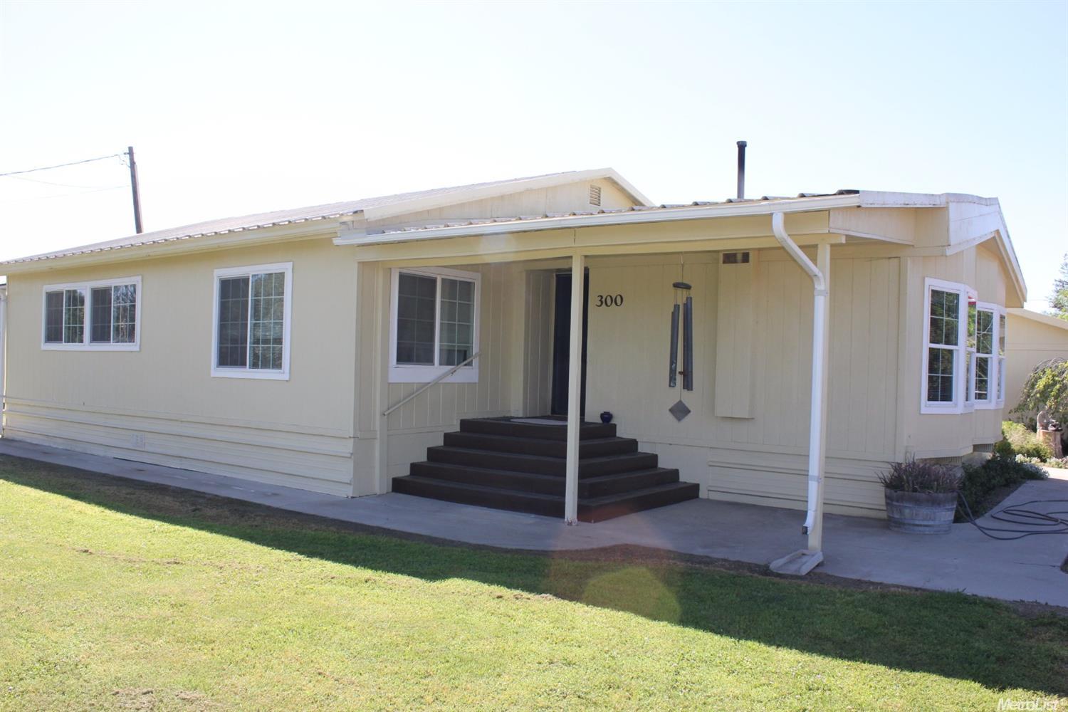 300 Cowan St, Modesto, CA 95358 photo 1