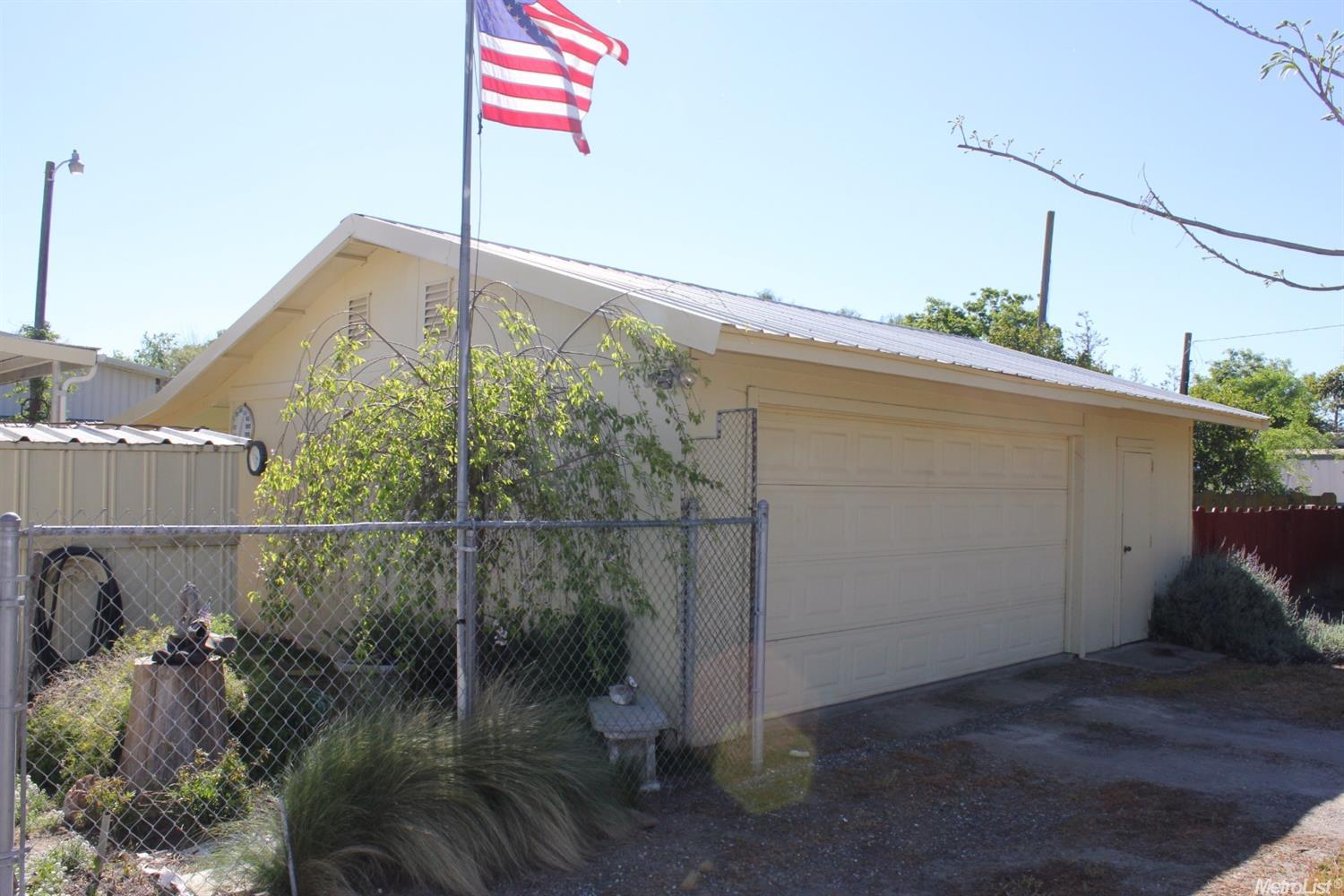 300 Cowan St, Modesto, CA 95358 photo 2