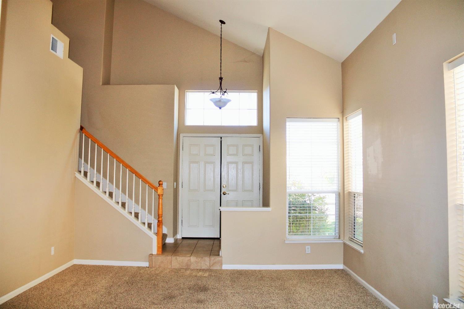 472 Montclair Ln, Tracy, CA 95376 photo 2