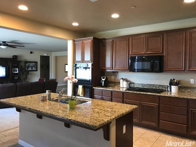 1801 Thomas Taylor Dr, Hughson, CA 95326 photo 2