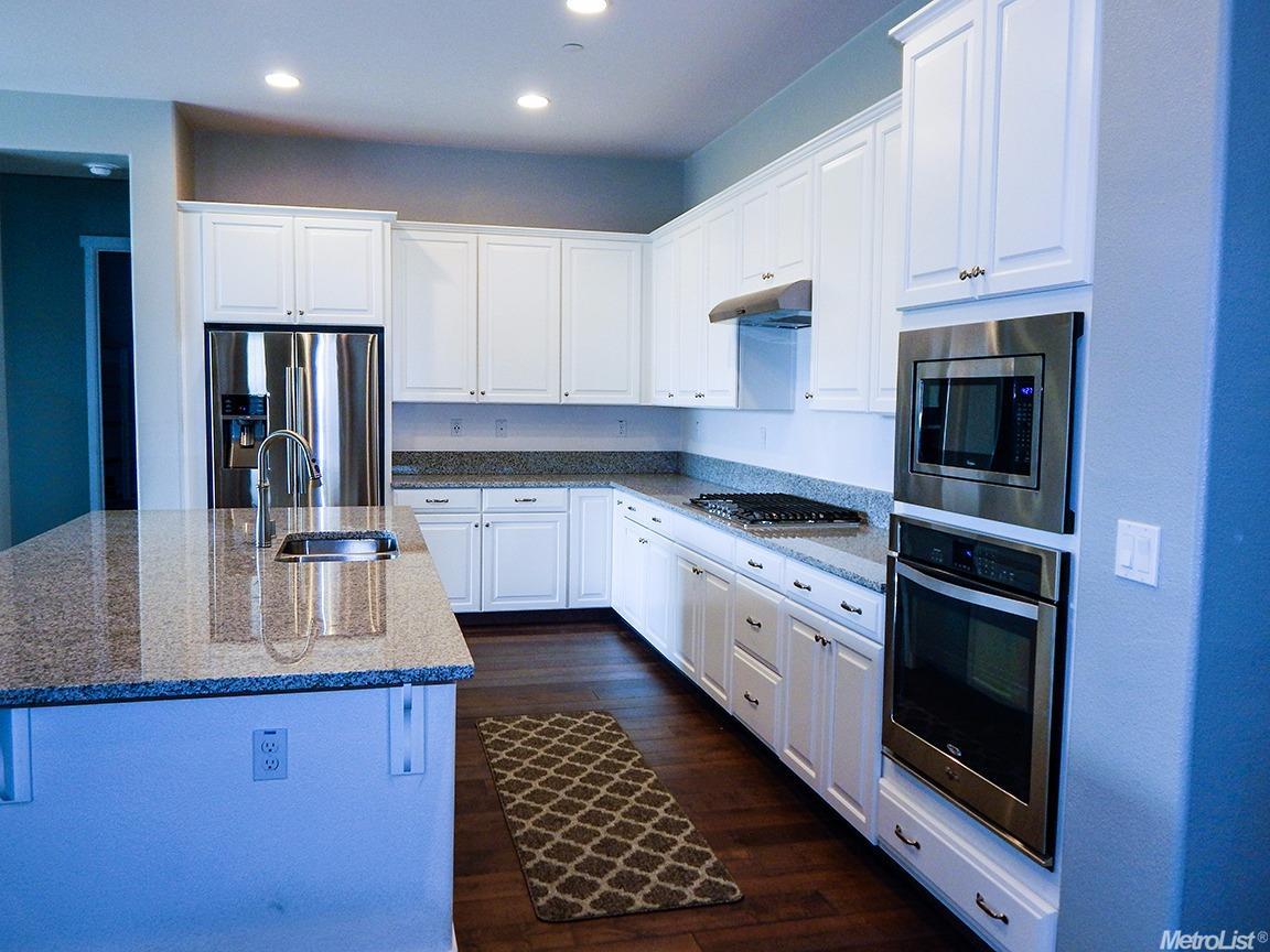 372 N Gemstone Ln, Ripon, CA 95366 photo 2