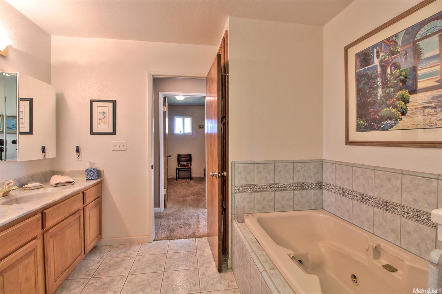 10027 Tavernor Rd, Wilton, CA 95693 photo 17