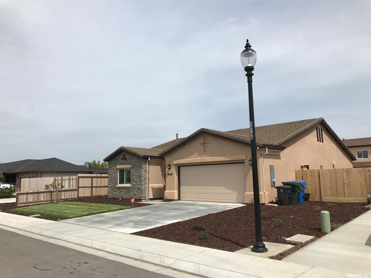 2040 W Oleander Ave, Manteca, CA 95337 photo 3
