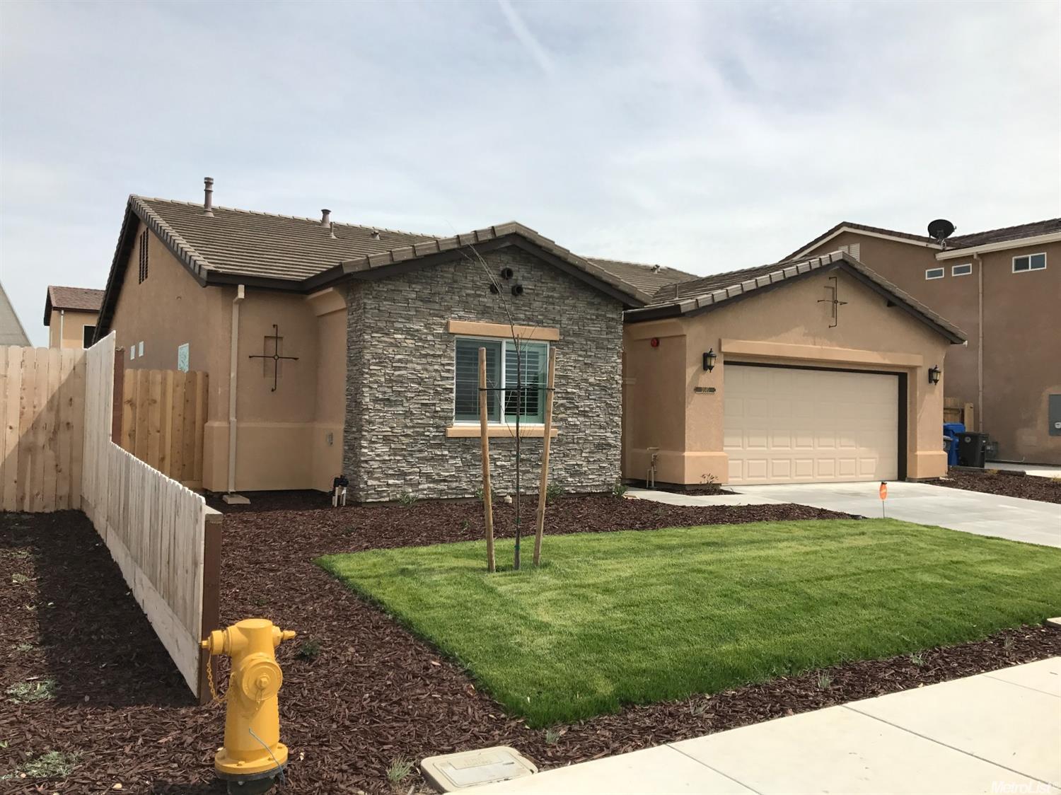 2040 W Oleander Ave, Manteca, CA 95337 photo 2