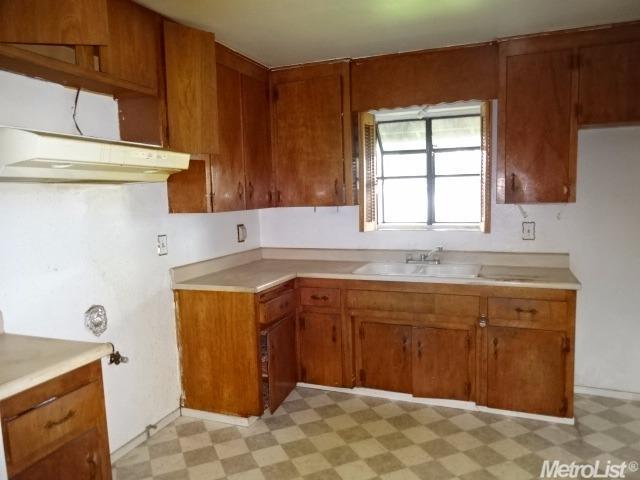 1824 W 8th St, Merced, CA 95341 photo 2