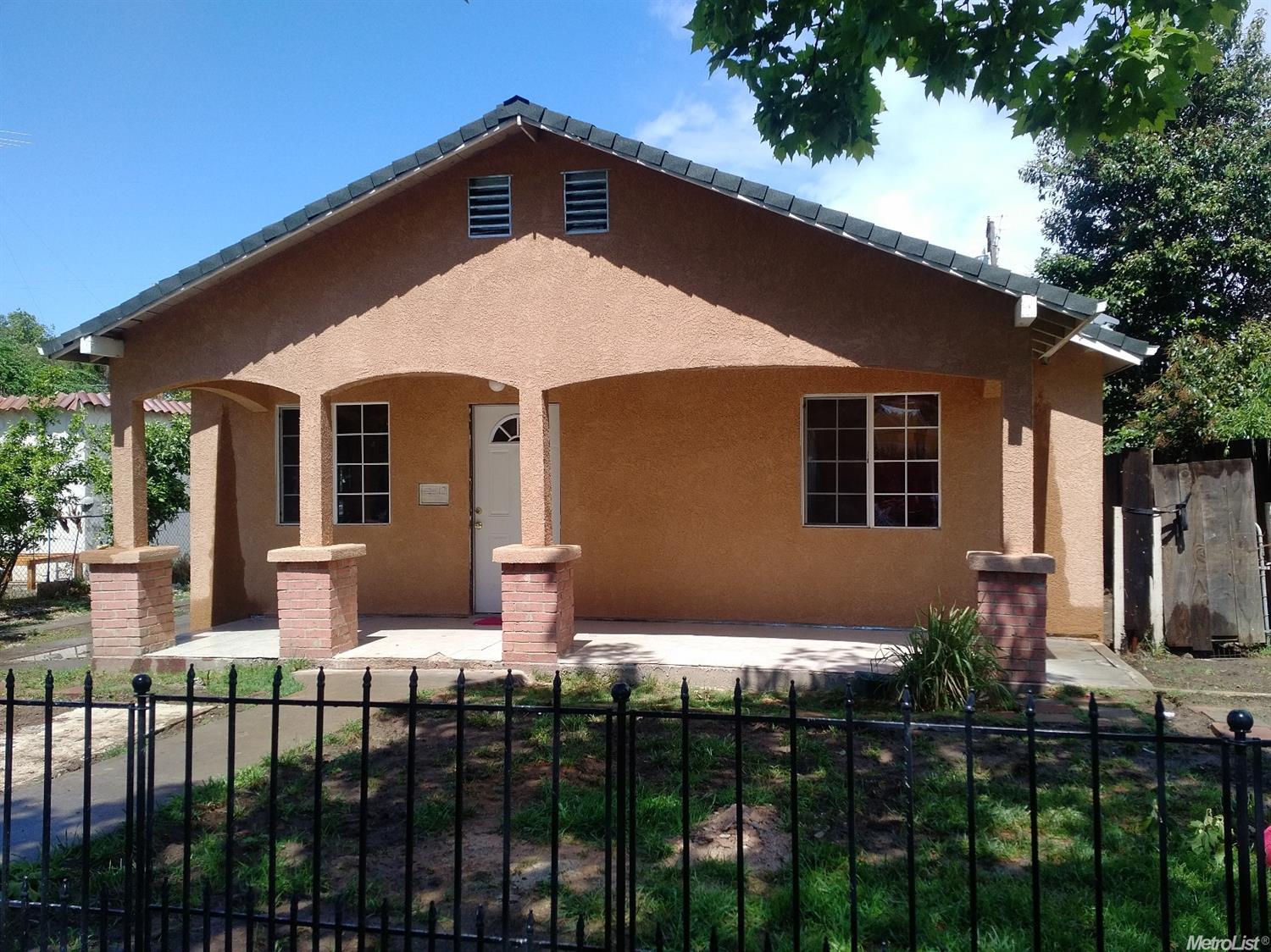218 California Ave, Modesto, CA 95351 photo 1