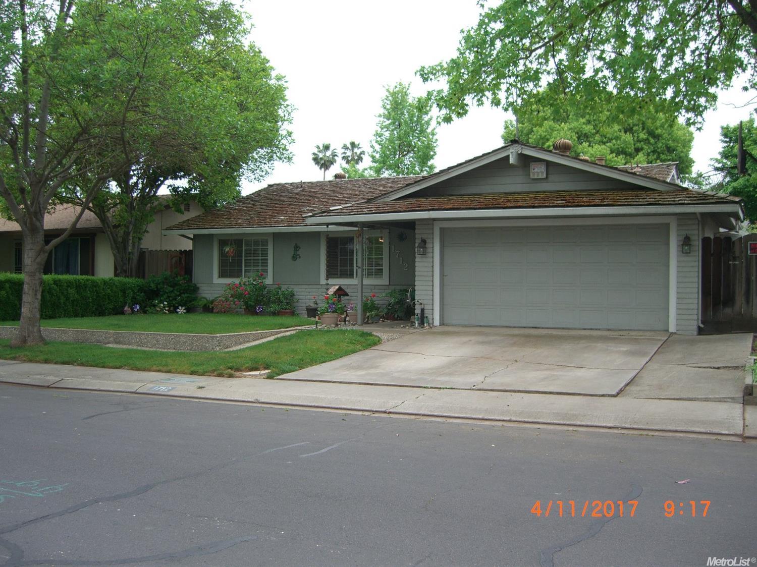1712 Dorset Ln, Modesto, CA 95355 photo 2