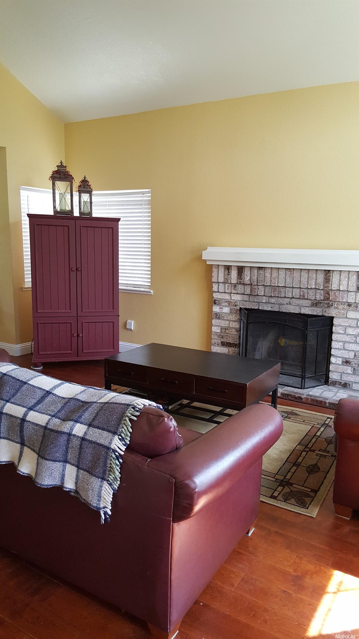 1913 W Kavanagh Ave, Tracy, CA 95376 photo 3
