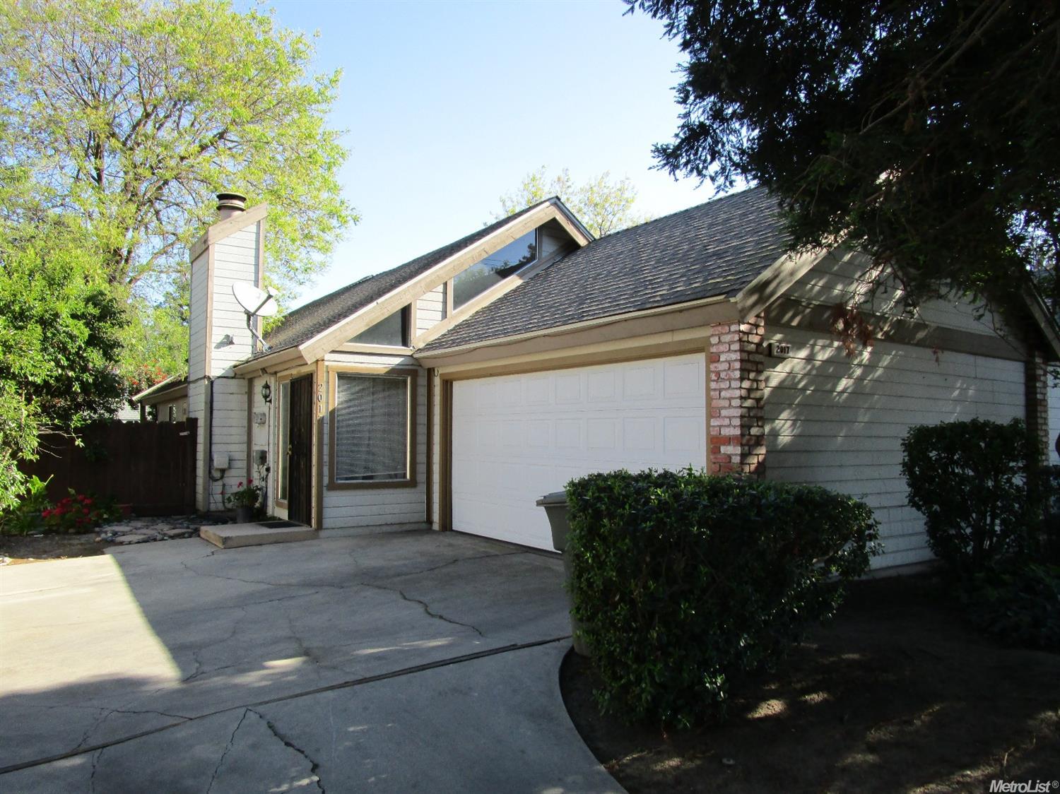 2017 Floyd Ave, Modesto, CA 95355 photo 2