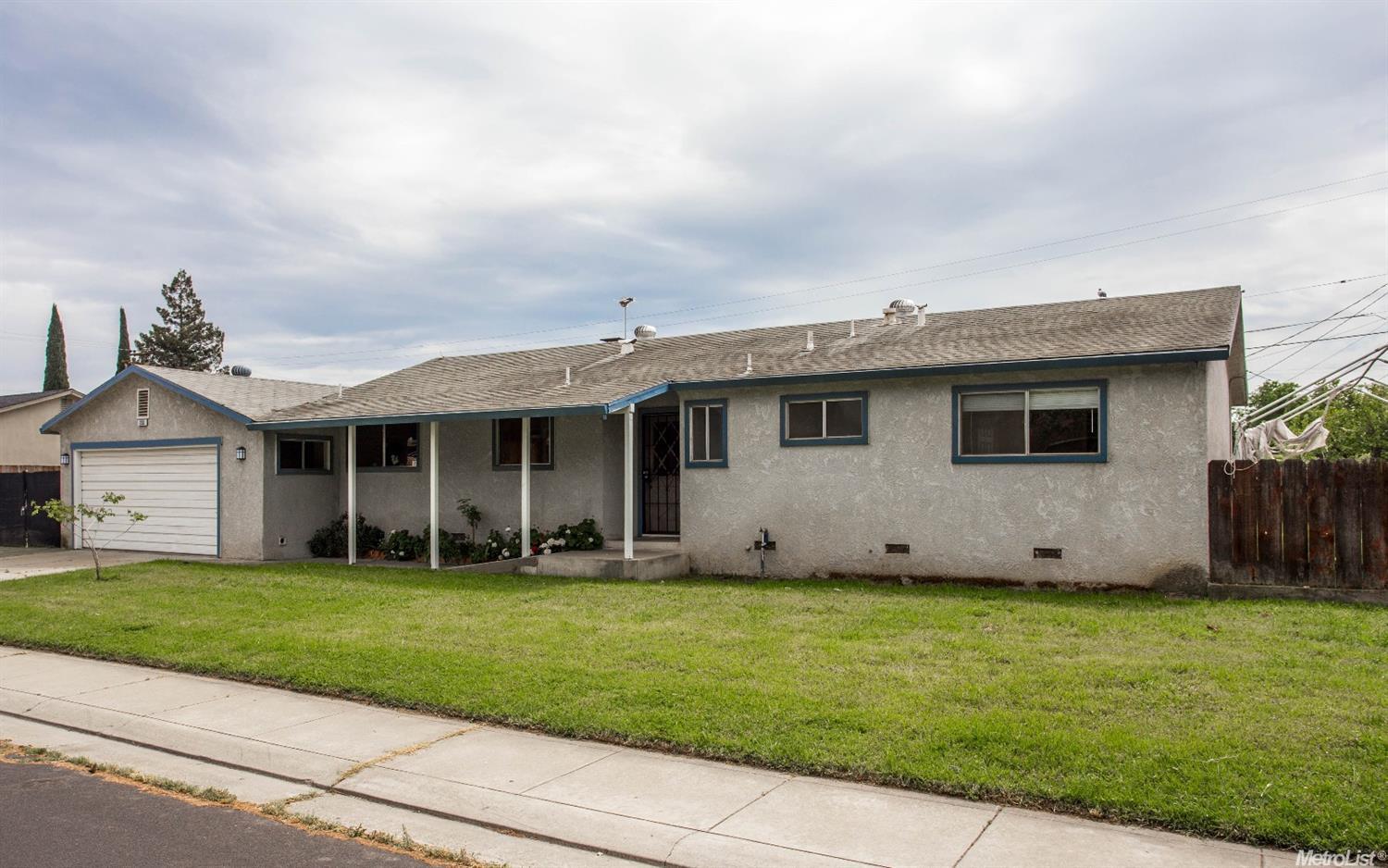 700 Maxwell Ln, Lathrop, CA 95330 photo 1
