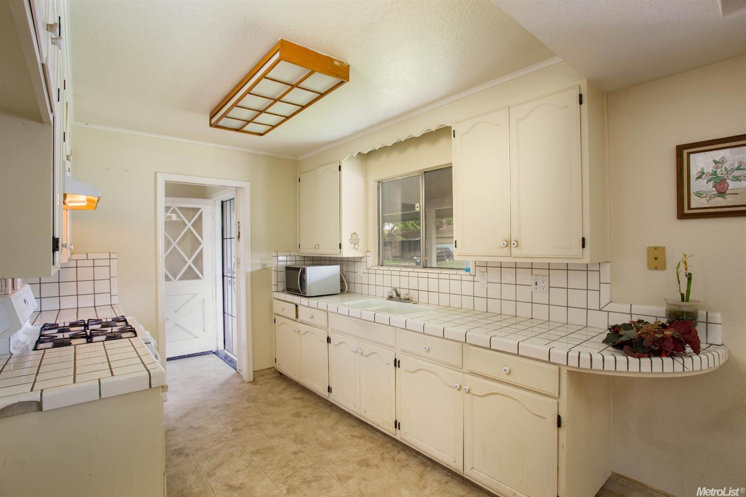 700 Maxwell Ln, Lathrop, CA 95330 photo 8