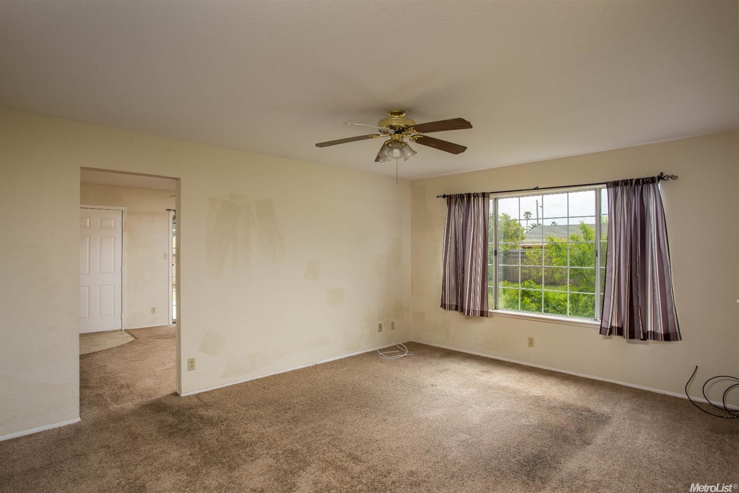 700 Maxwell Ln, Lathrop, CA 95330 photo 2