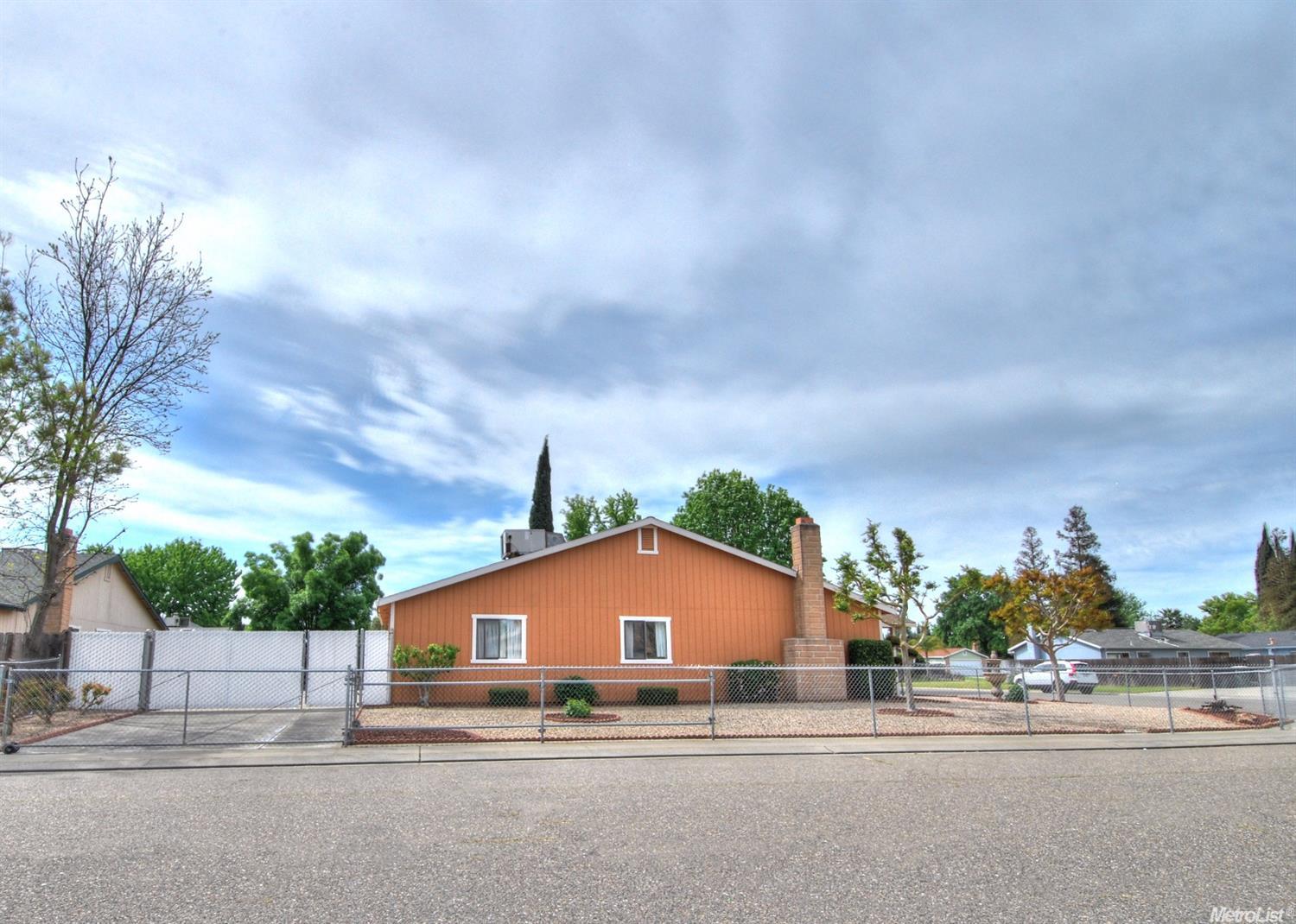 240 S Roxie Dr, Ripon, CA 95366 photo 6