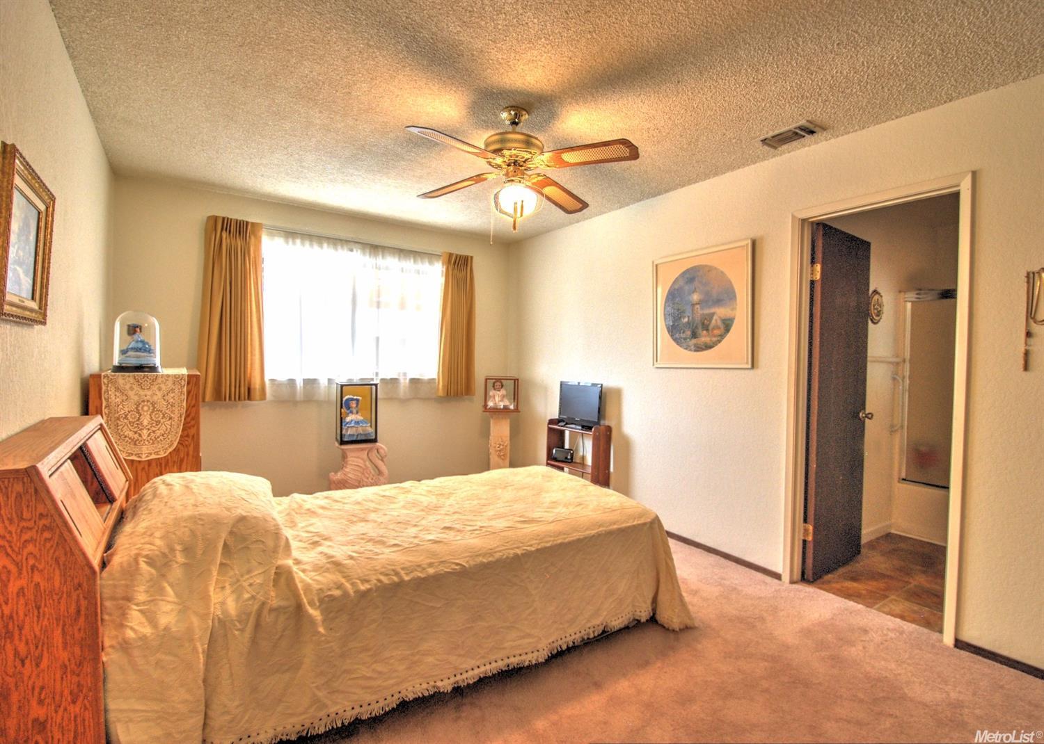 240 S Roxie Dr, Ripon, CA 95366 photo 4