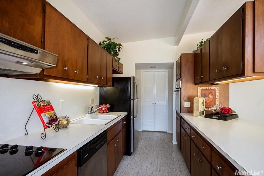 1406 Sycamore Ln, Davis, CA 95616 photo 11