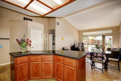 809 La Coruno, Davis, CA 95618 photo 10