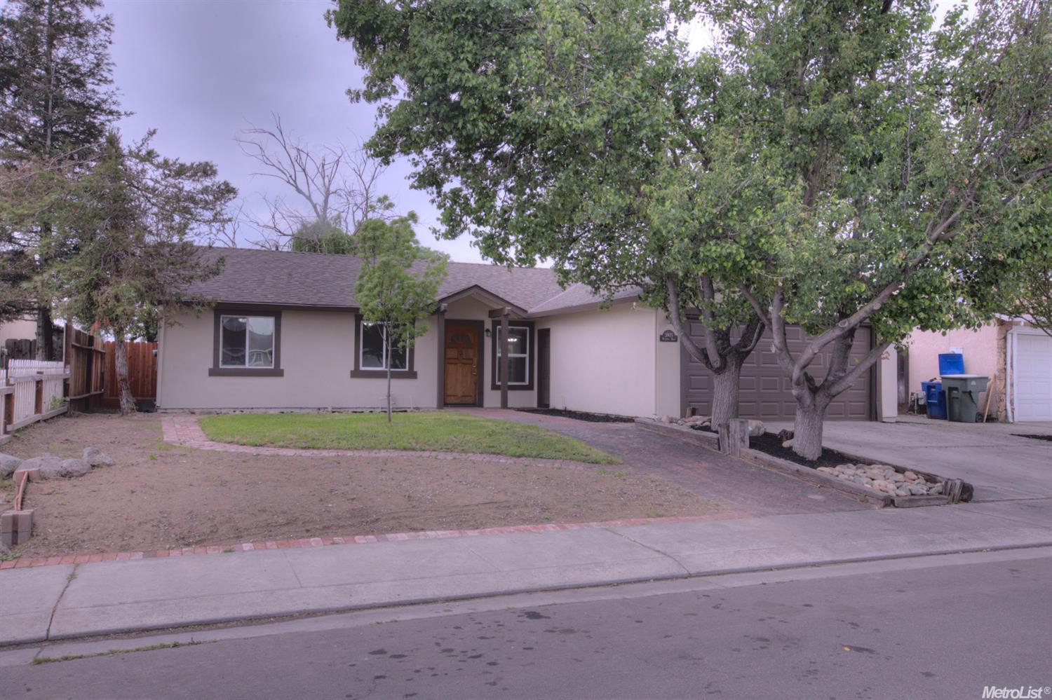 3905 Woodview Dr, Ceres, CA 95307 photo 2