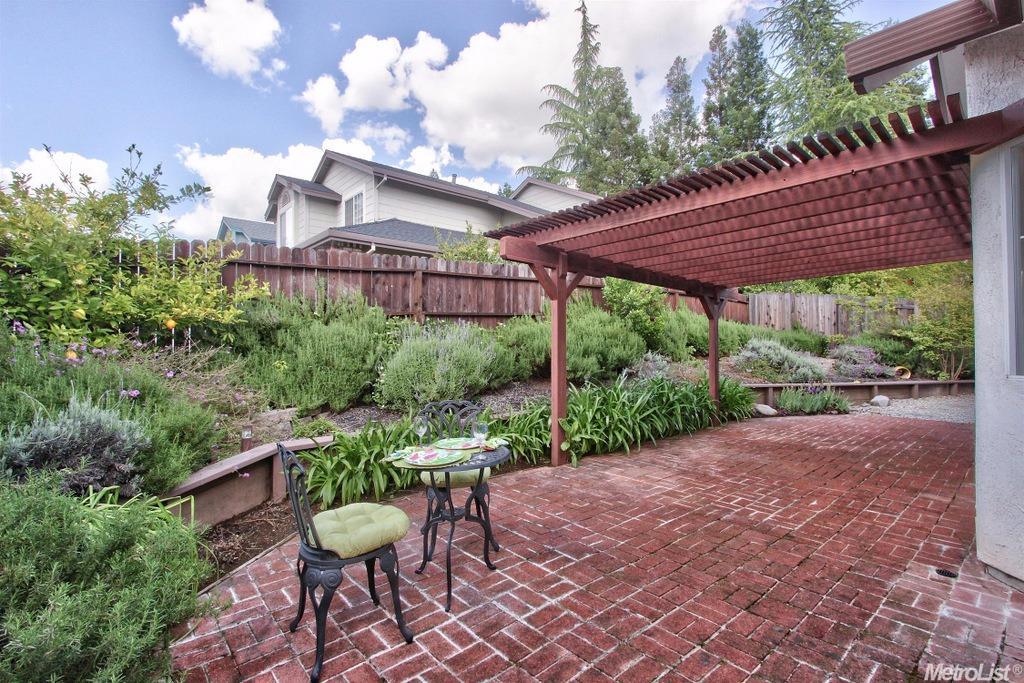 3401 Cobblestone Dr, Rocklin, CA 95765 photo 2