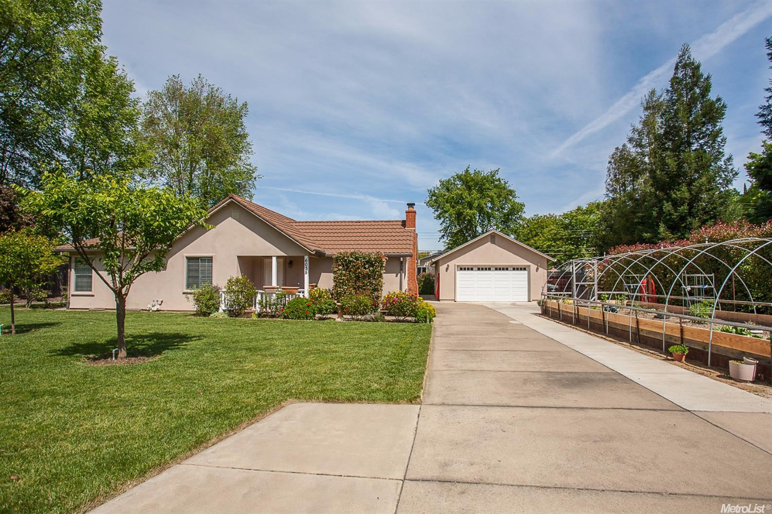 6035 Glenbrook Ln, Carmichael, CA 95608 photo 2