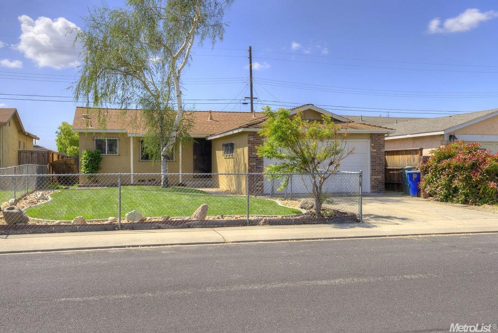 460 Diane Dr, Manteca, CA 95336 photo 2