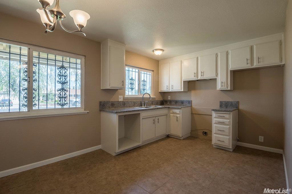 460 Diane Dr, Manteca, CA 95336 photo 5
