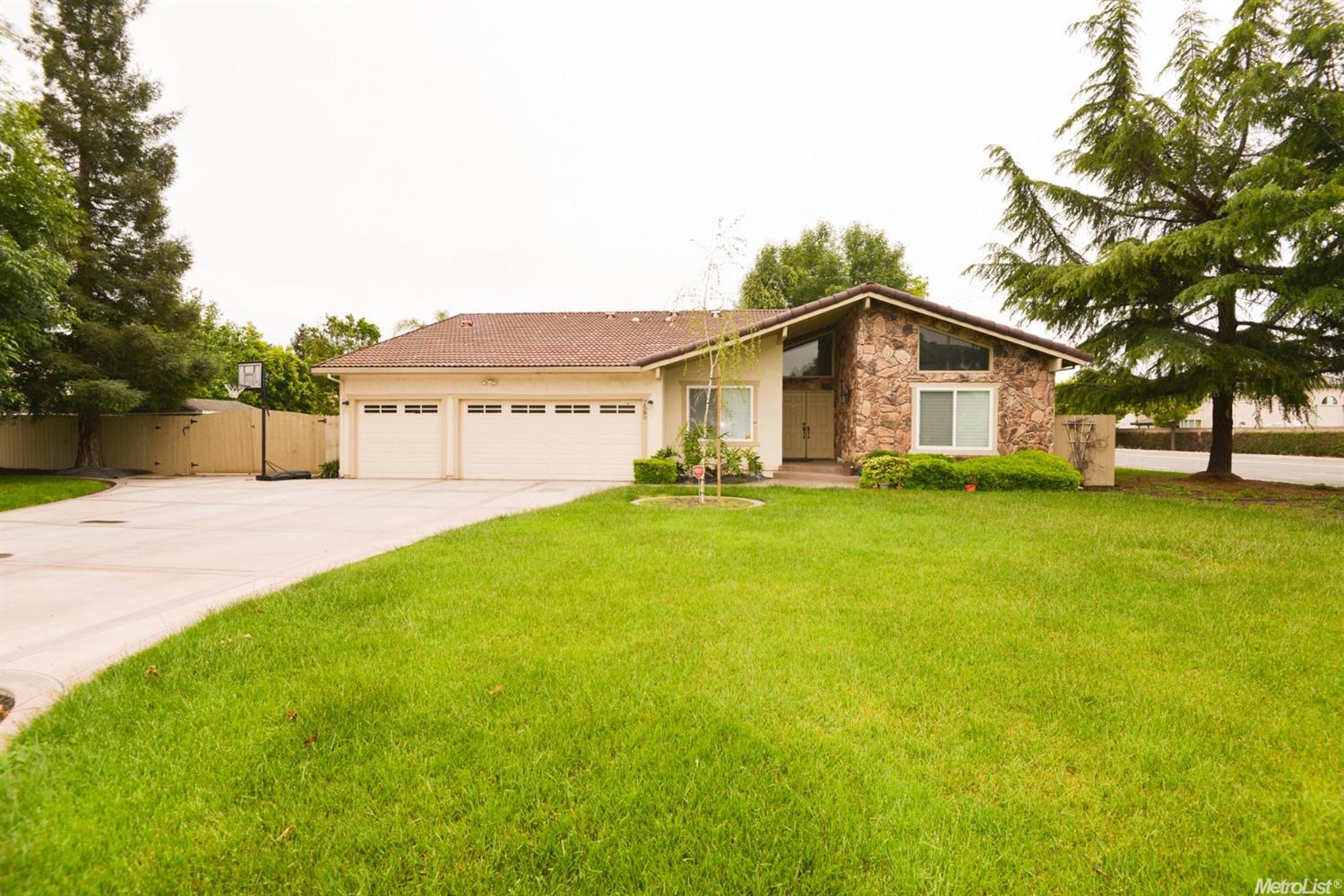 725 Independence Dr, Tracy, CA 95376 photo 1