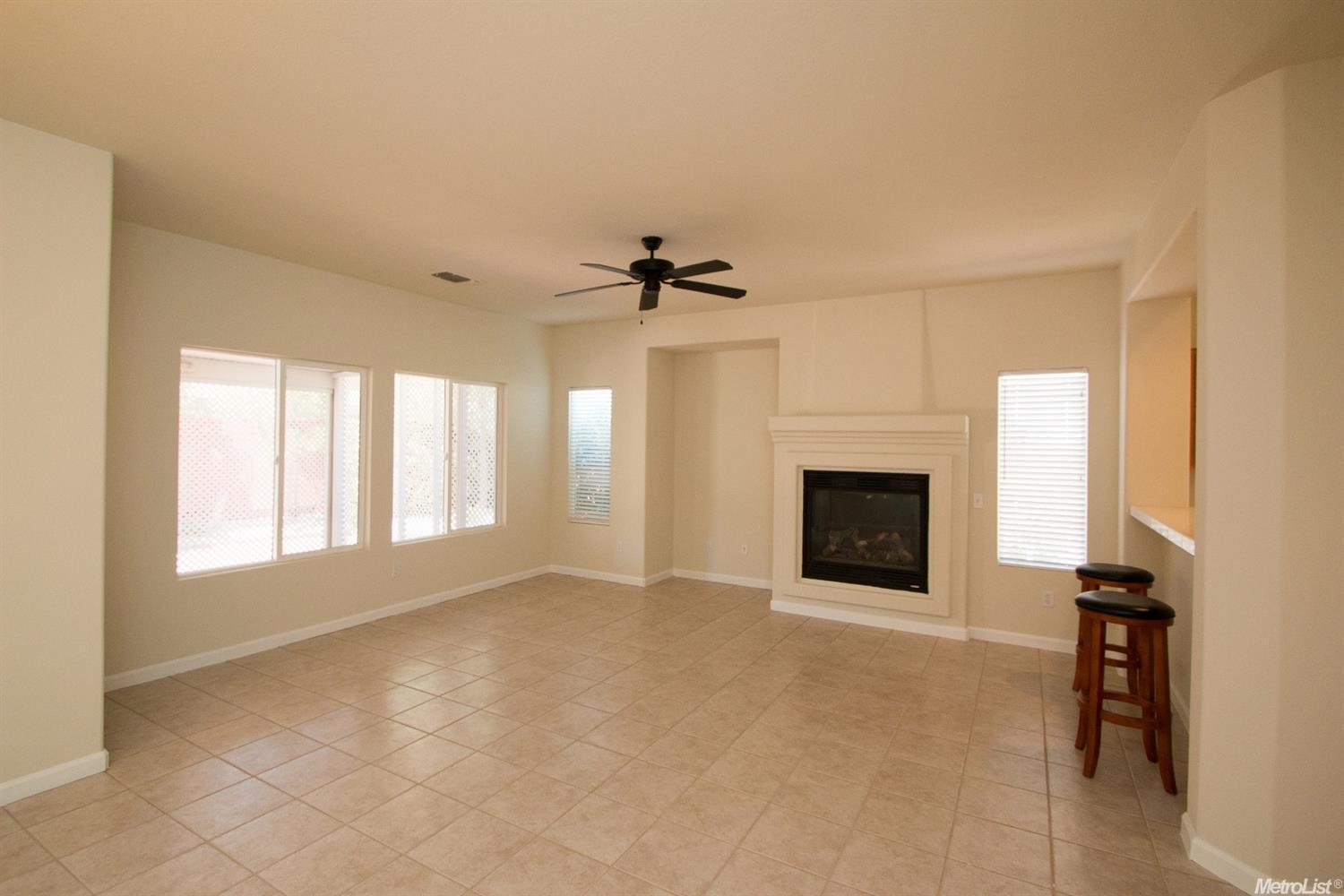 9952 Squirrelview Ct, Elk Grove, CA 95757 photo 5
