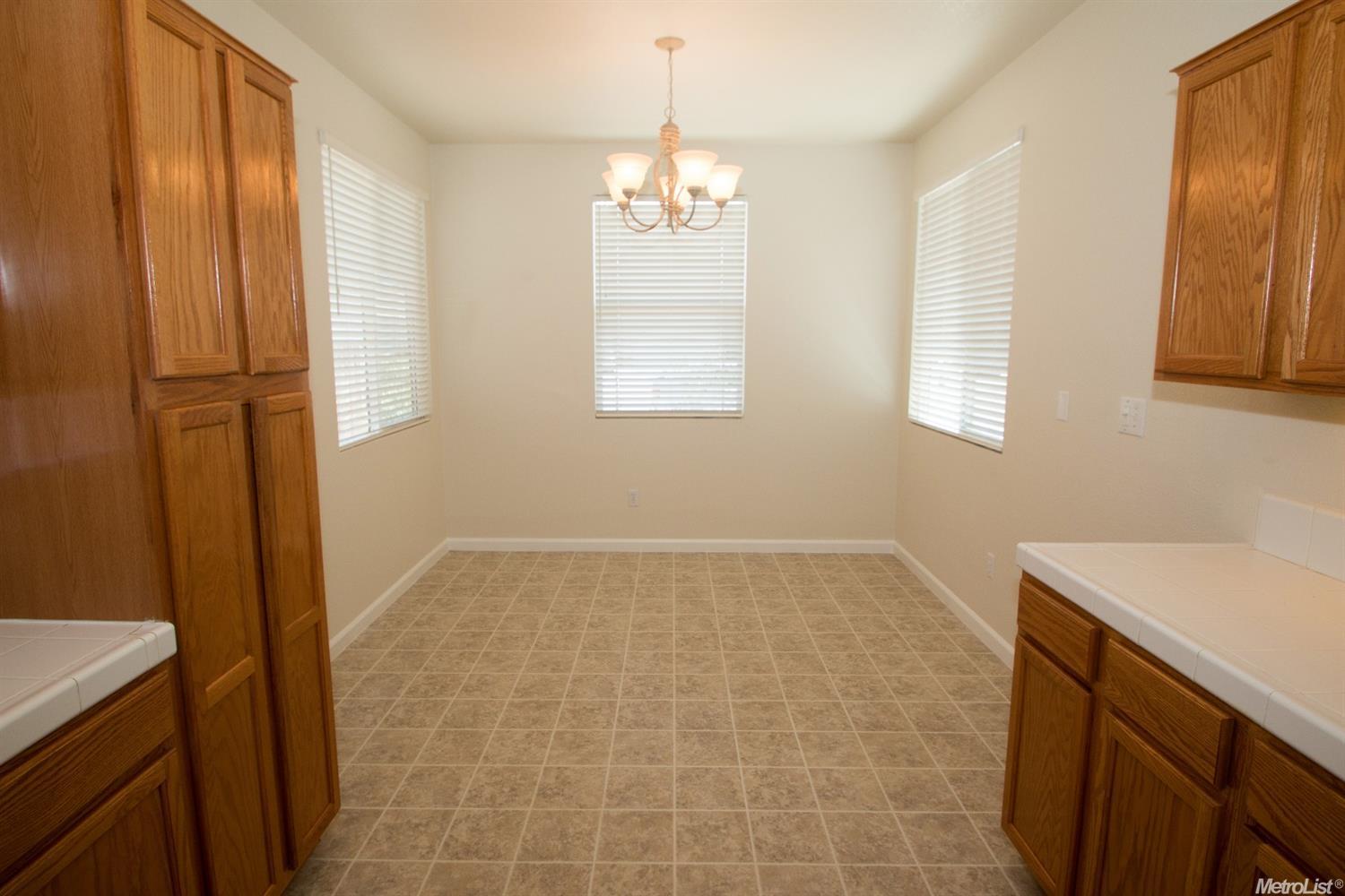 9952 Squirrelview Ct, Elk Grove, CA 95757 photo 8