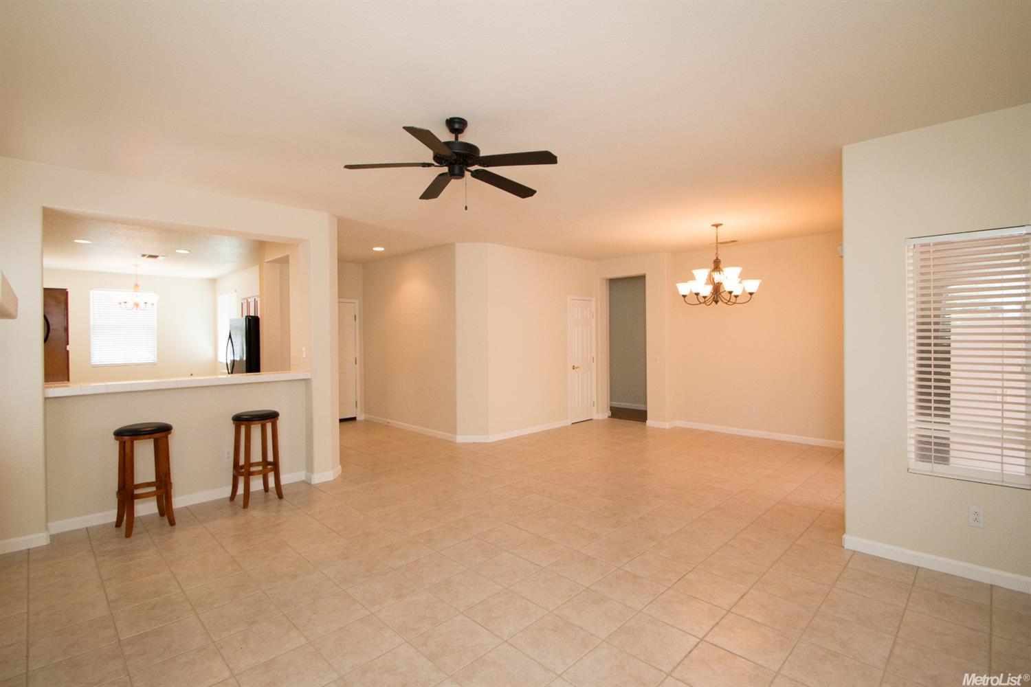9952 Squirrelview Ct, Elk Grove, CA 95757 photo 4