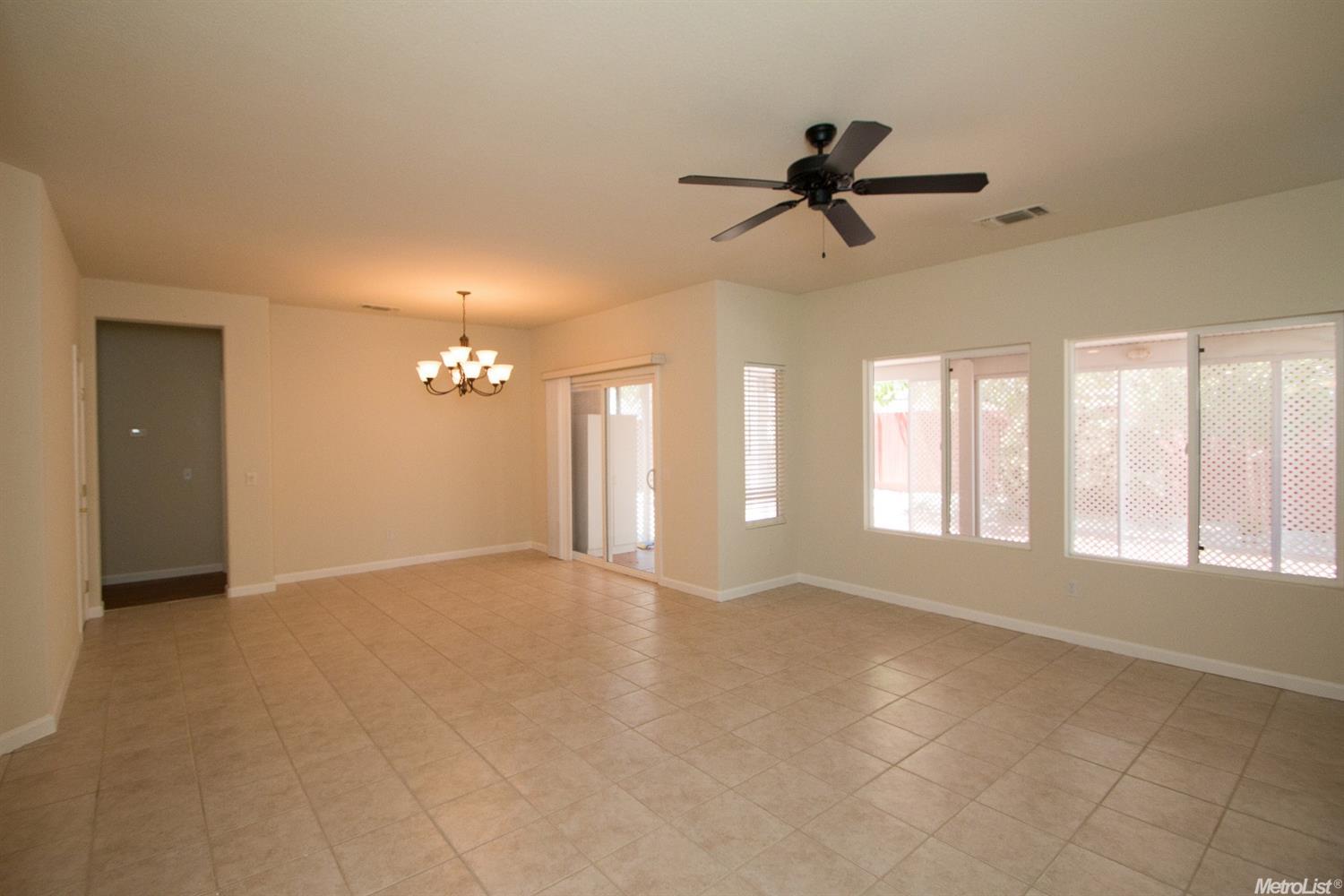 9952 Squirrelview Ct, Elk Grove, CA 95757 photo 11