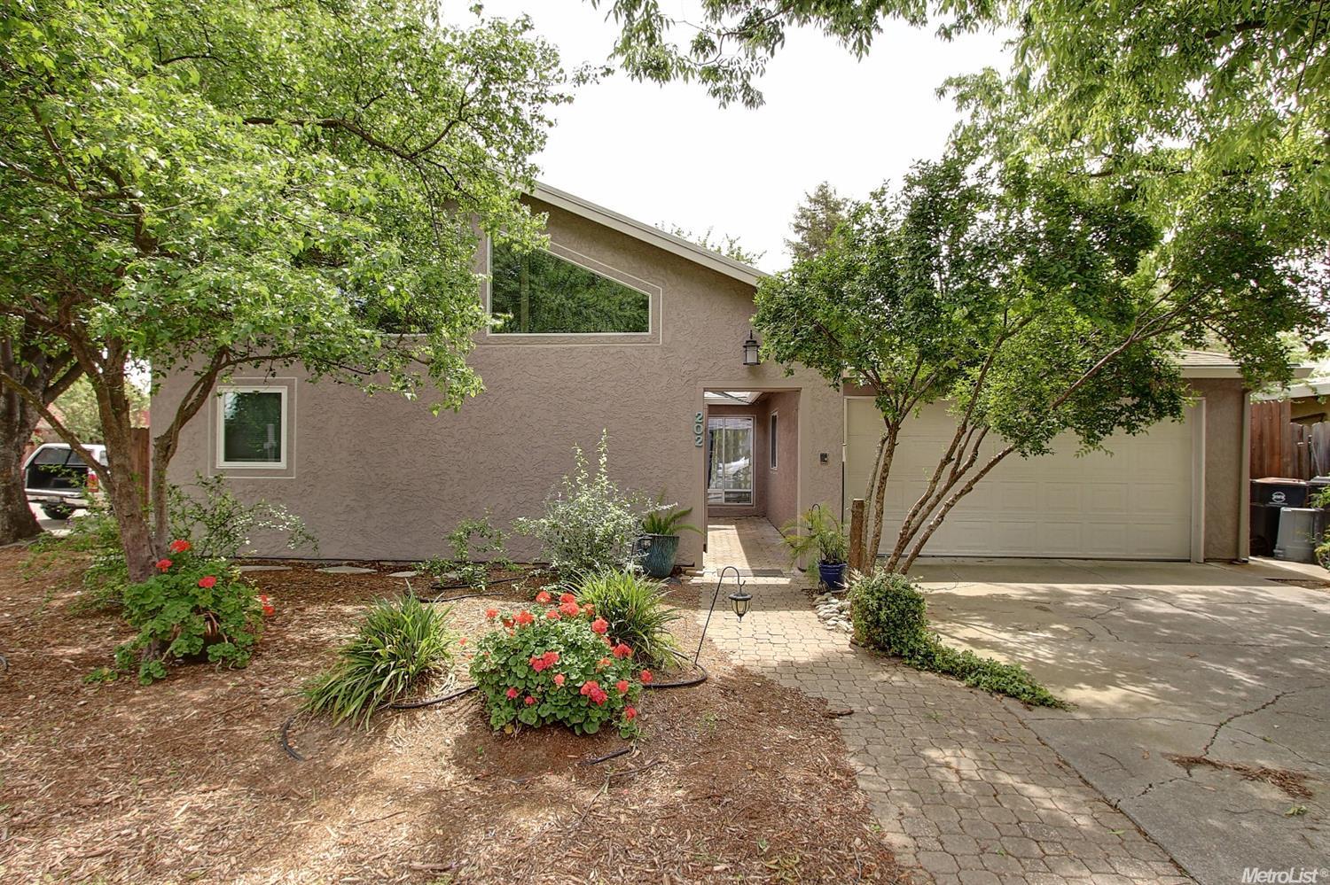 202 Faro Ave, Davis, CA 95616 photo 2