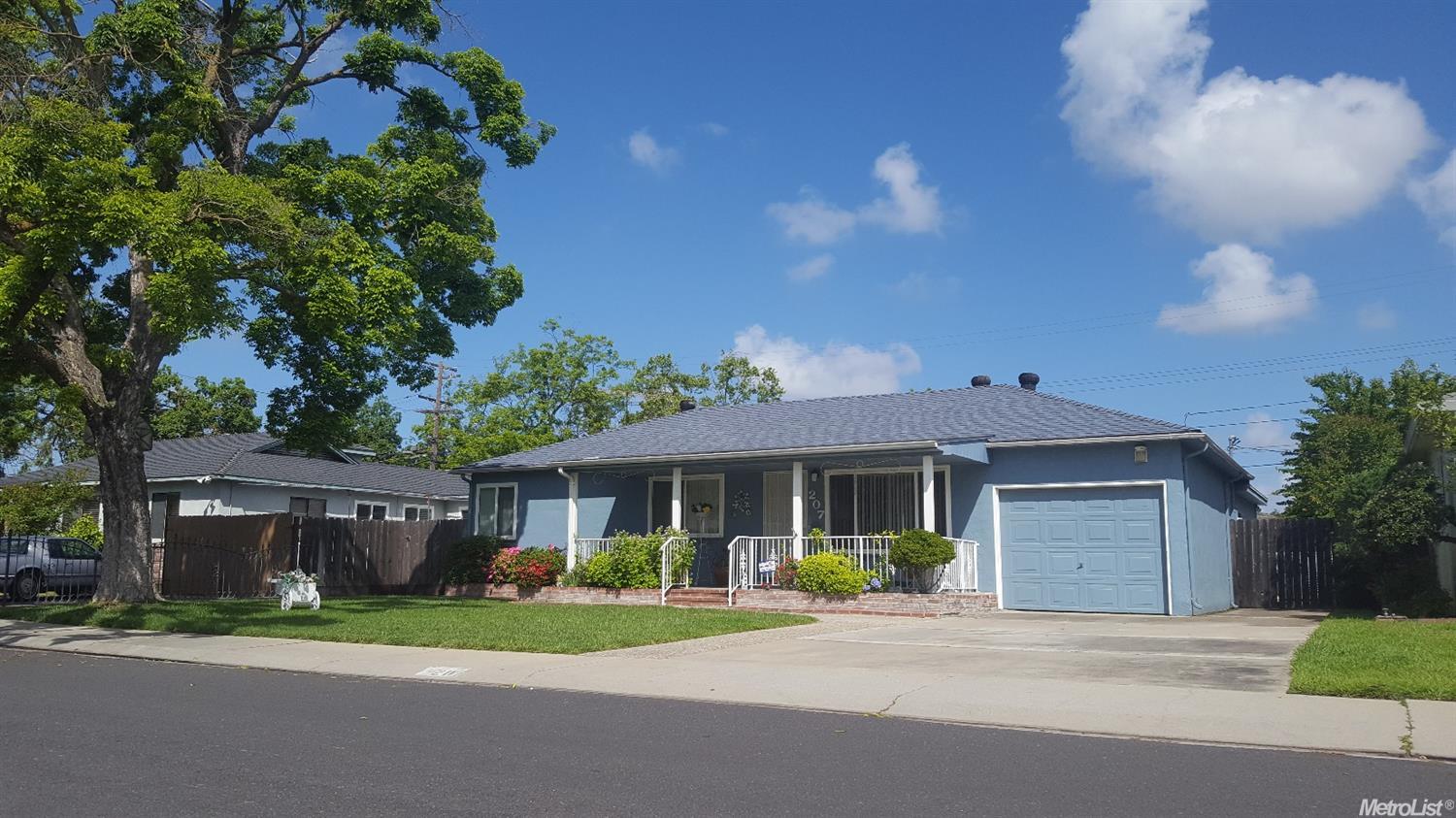 207 E Downs St, Stockton, CA 95204 photo 1