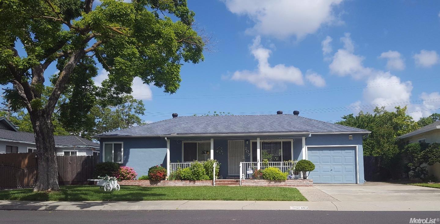 207 E Downs St, Stockton, CA 95204 photo 2