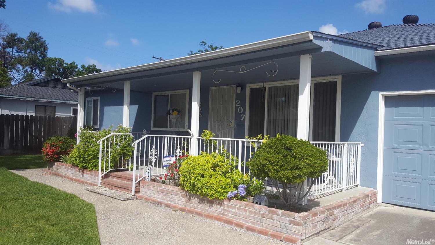 207 E Downs St, Stockton, CA 95204 photo 3