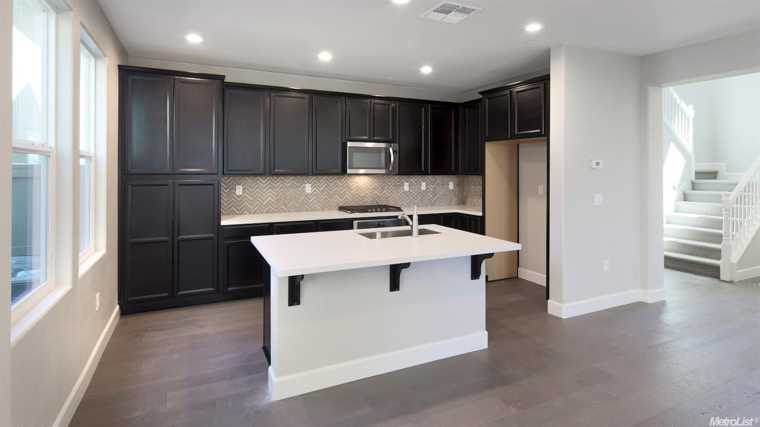 901 Persimmon Ter, Davis, CA 95616 photo 4