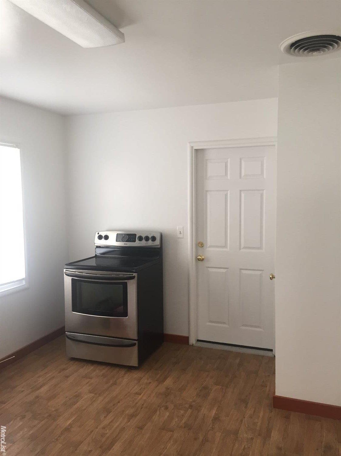 529 E Downs St, Stockton, CA 95204 photo 4