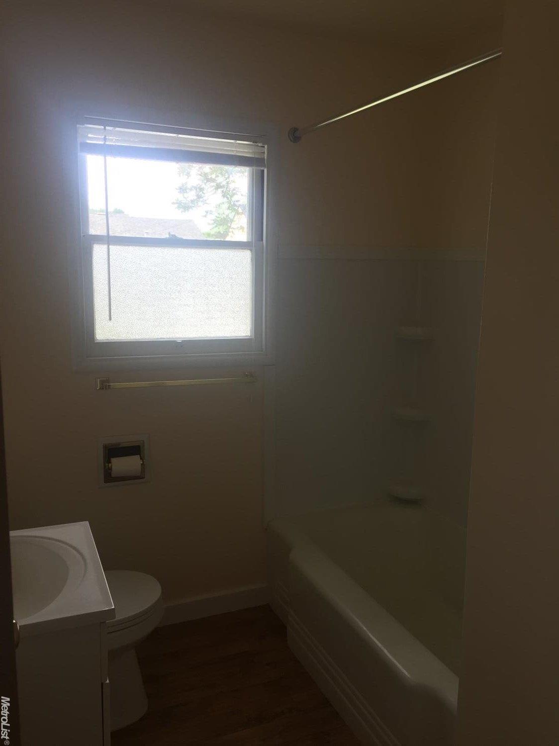 529 E Downs St, Stockton, CA 95204 photo 5