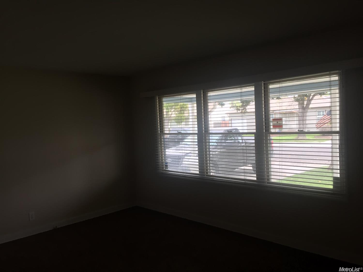 529 E Downs St, Stockton, CA 95204 photo 8
