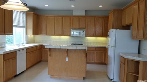 1305 Thoroughbred St, Patterson, CA 95363 photo 5